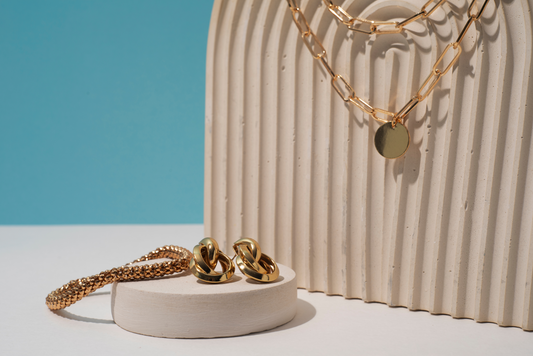 Découvrez les bijoux en or les plus en vogue de l'heure