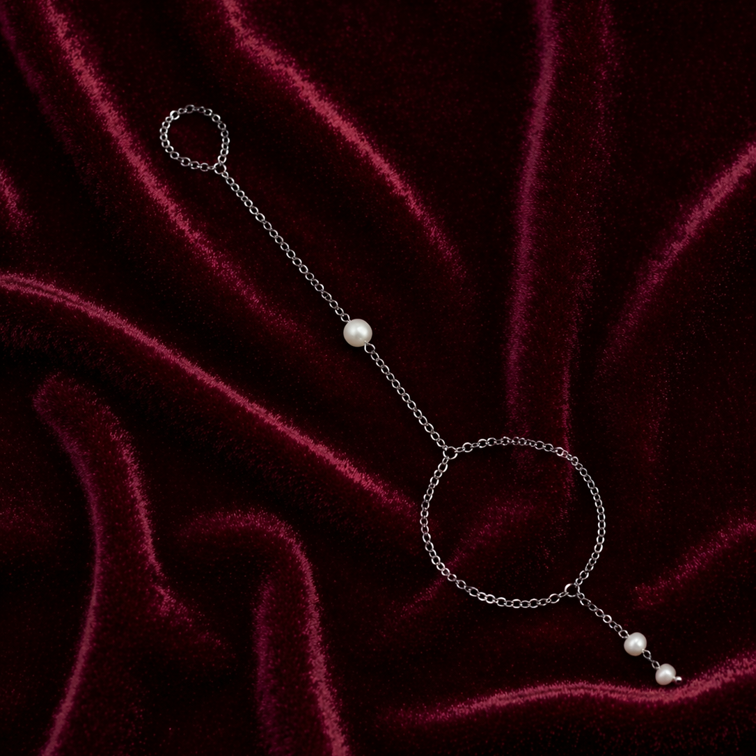 Chaîne de main Maddalena dorée perle vue alternative – Bellora Bijoux