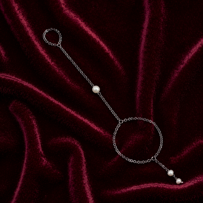 Chaîne de main Maddalena dorée perle vue alternative – Bellora Bijoux