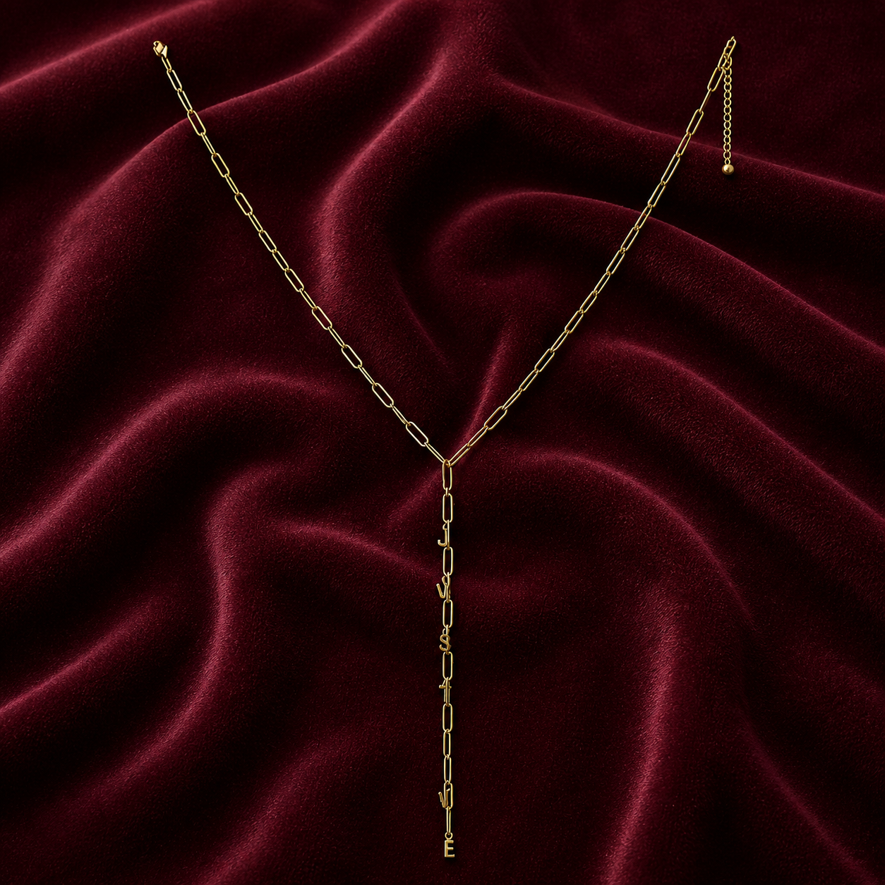Collier Alba doré en Y lettres suspendues fait main ; Bellora Bijoux Strasbourg