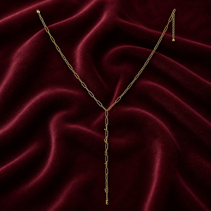 Collier Alba doré en Y lettres suspendues fait main ; Bellora Bijoux Strasbourg