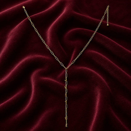 Collier Alba doré en Y lettres suspendues fait main ; Bellora Bijoux Strasbourg